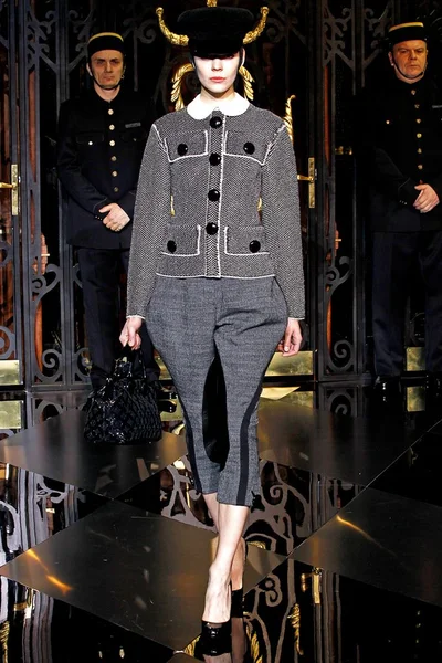 Look 14